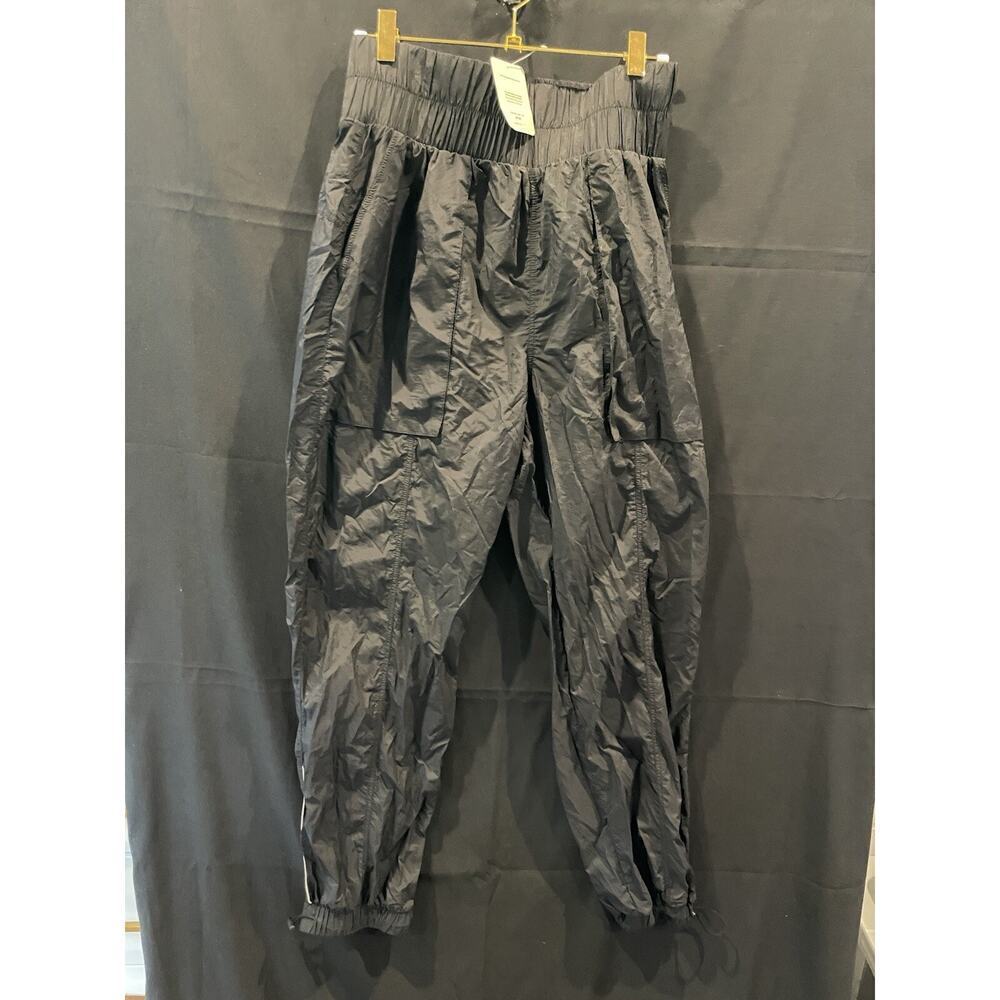 Fabletics Ultra High-Waisted Piped Nylon Pant Black Size Small